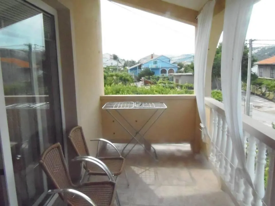 House Lopar Apartment 0*,