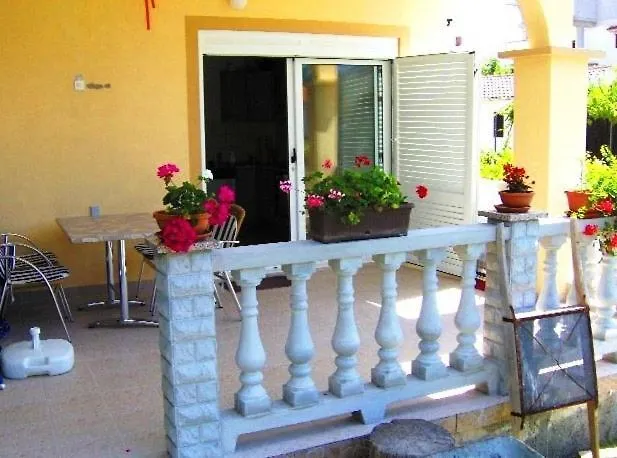 House Lopar Apartment 0*,